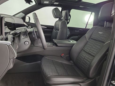 Certified 2024 Cadillac Escalade V w/ Heavy-Duty Trailer Package image 17