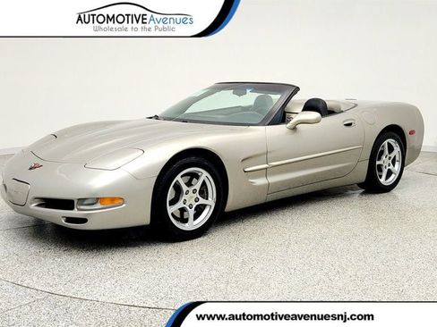 Used 2000 Chevrolet Corvette Convertible w/ Memory Pkg image 1