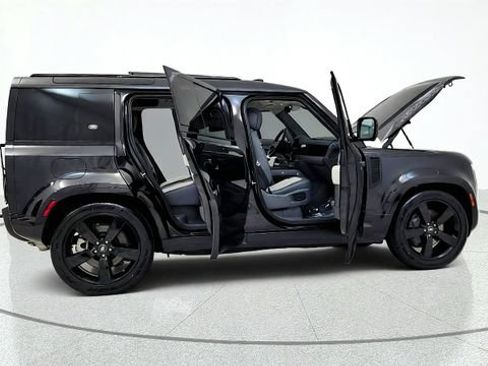 Used 2024 Land Rover Defender 110 X-Dynamic SE AWD/4WD image 19