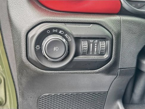 Used 2021 Jeep Wrangler Unlimited Rubicon w/ Dual Top Group AWD/4WD image 11