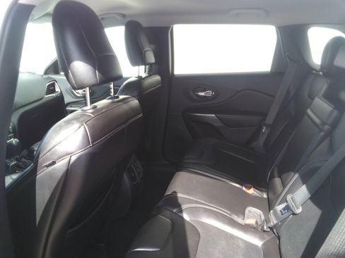 Used 2019 Jeep Cherokee Latitude Plus image 9