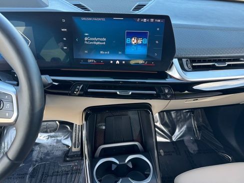 Used 2025 BMW X2 xDrive28i w/ Premium Package image 25