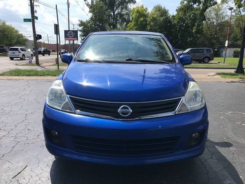 Used 2010 Nissan Versa Hatchback w/ Premium Pkg FWD image 3