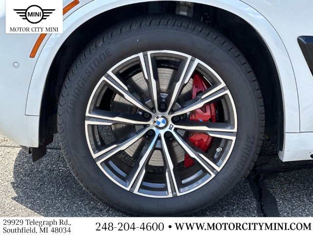 Used 2024 BMW X5 xDrive40i w/ M Sport Package AWD/4WD image 11