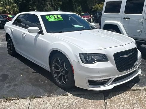 Used 2018 Chrysler 300 S w/ 300S Premium Group RWD image 2