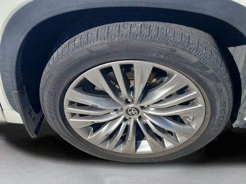 Used 2021 Toyota Highlander Platinum image 35