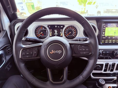 Used 2021 Jeep Gladiator Sport image 30