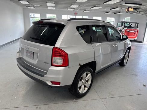 Used 2011 Jeep Compass Latitude AWD/4WD image 12