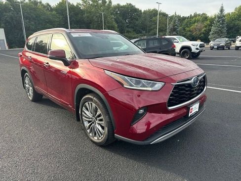 Used 2020 Toyota Highlander Platinum AWD/4WD image 3