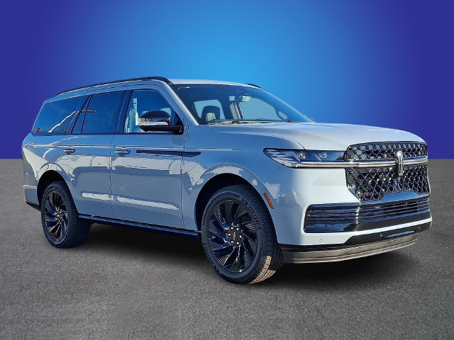 New 2025 Lincoln Navigator Reserve w/ Jet Appearance Package AWD/4WD image 2