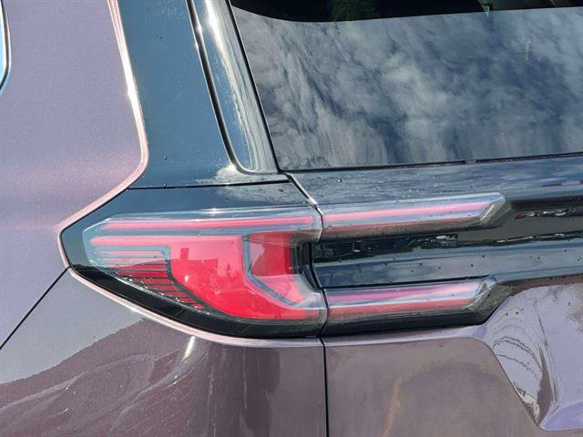 Used 2024 GMC Acadia Elevation FWD image 9