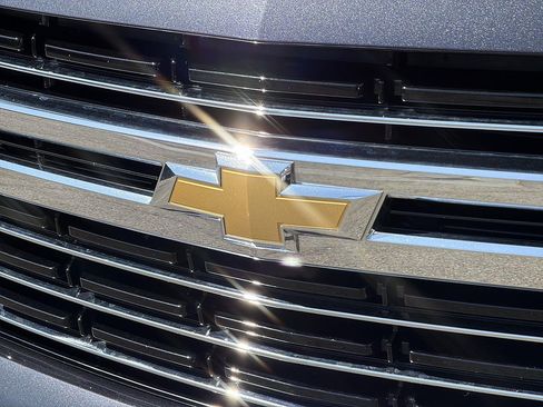 Used 2024 Chevrolet Suburban LT RWD image 30