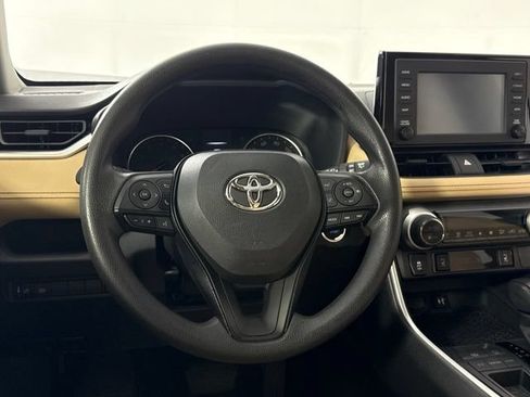Used 2019 Toyota RAV4 XLE w/ Convenience Package FWD image 27