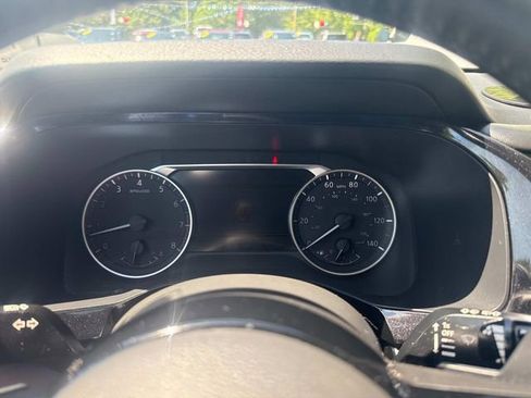 Used 2022 Nissan Pathfinder SV image 32