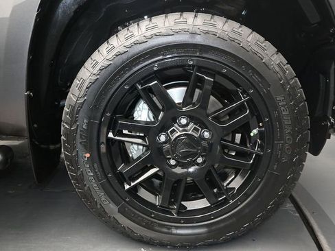 Used 2021 Toyota Tundra SR5 w/ SR5 Upgrade Package AWD/4WD image 18