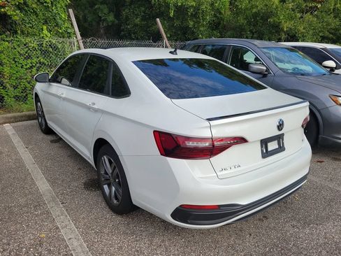 Used 2023 Volkswagen Jetta SE FWD image 4