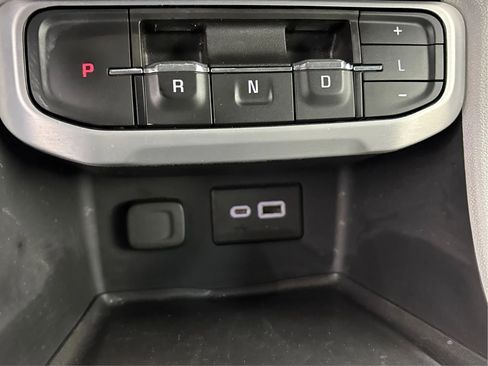 Used 2022 GMC Acadia SLE image 45