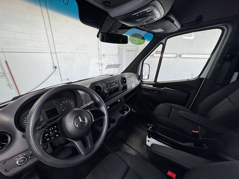 Used 2022 Mercedes-Benz Sprinter 2500 image 14