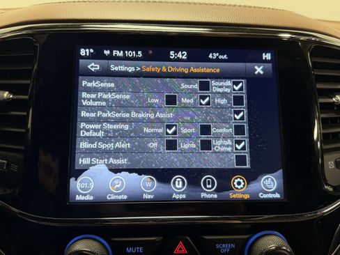 Used 2020 Jeep Grand Cherokee Overland image 13