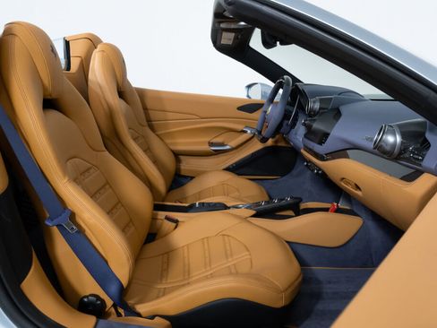 Used 2022 Ferrari F8 Tributo image 40