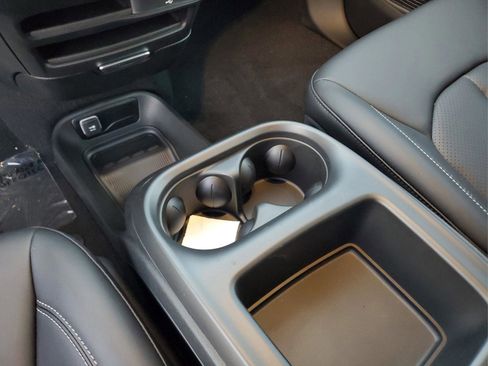 New 2026 Chrysler Voyager LX image 25