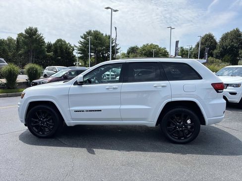 Used 2020 Jeep Grand Cherokee Altitude AWD/4WD image 4