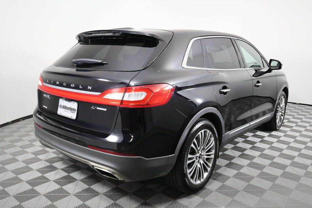 Used 2016 Lincoln MKX Reserve w/ Climate Package FWD image 2