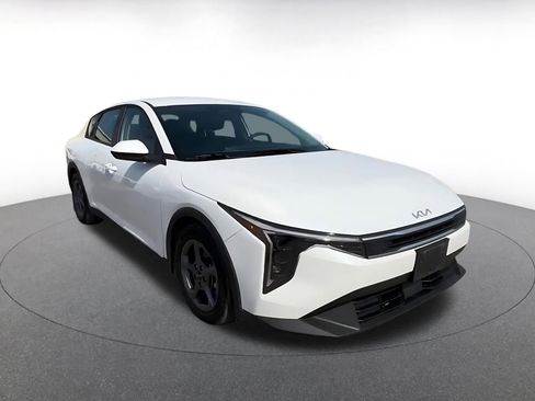 Used 2025 Kia K4 LXS image 3