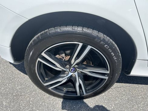 Used 2017 Volvo XC60 T6 R-Design w/ Climate Package AWD/4WD image 10