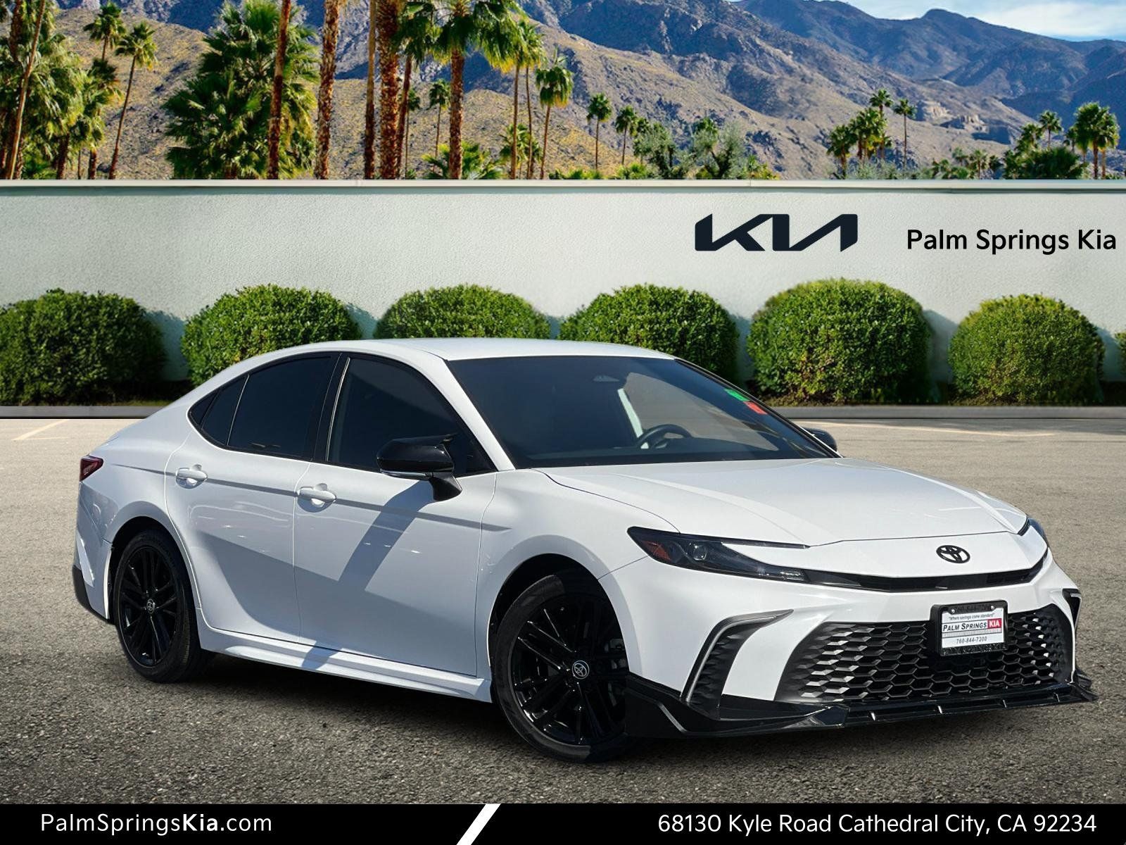 Used 2025 Toyota Camry SE FWD image 1
