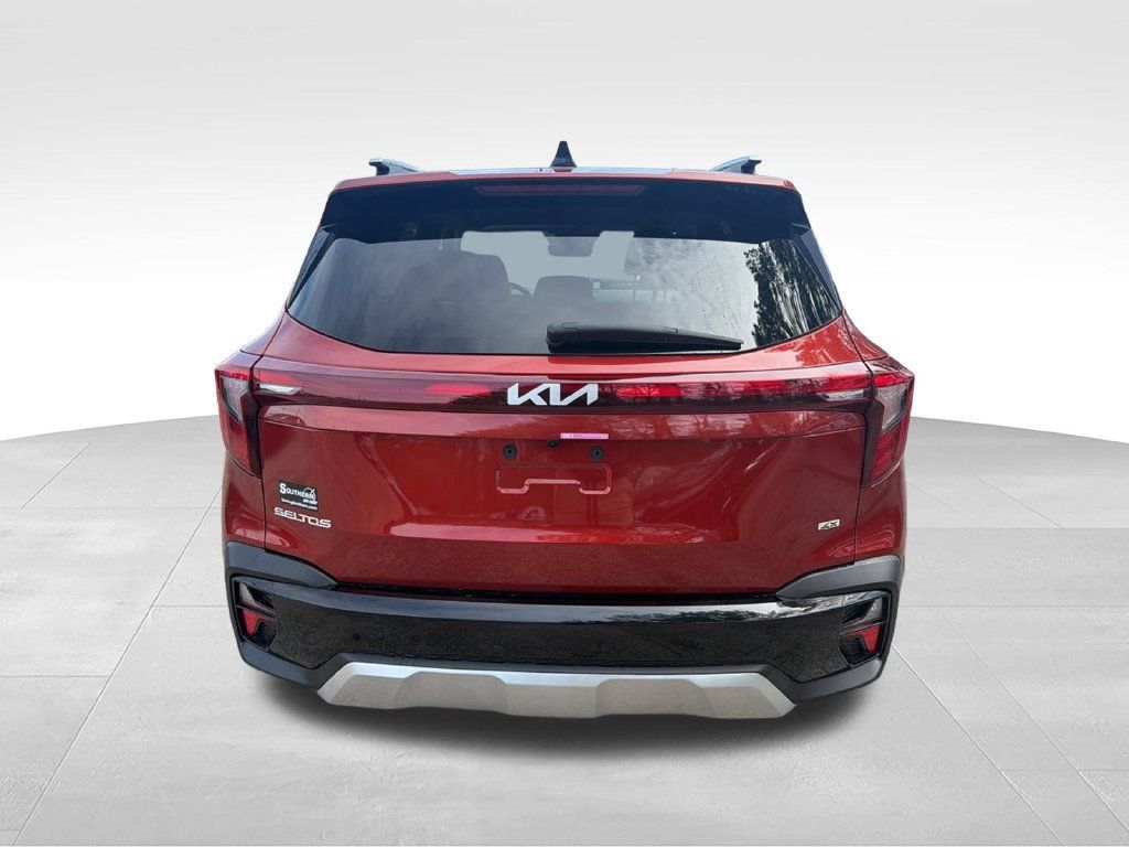 Used 2025 Kia Seltos S AWD/4WD image 4