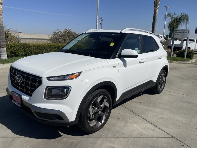 Used 2025 Hyundai Venue SEL FWD image 4
