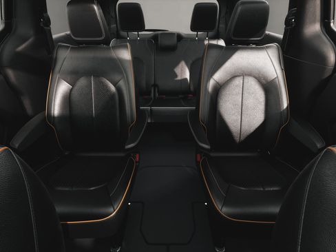 New 2027 Chrysler Pacifica Limited AWD/4WD image 3