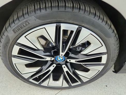 Used 2025 BMW i5 xDrive40 image 57