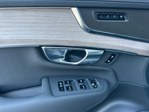 New 2025 Volvo XC90 B6 Core w/ Protection Package Premier AWD/4WD image 10