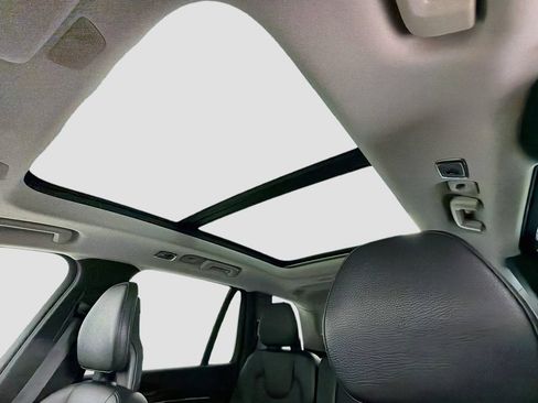 Used 2018 Volvo XC90 T6 Momentum w/ Convenience Package AWD/4WD image 22