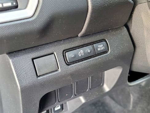 Used 2023 Nissan Frontier SV image 17