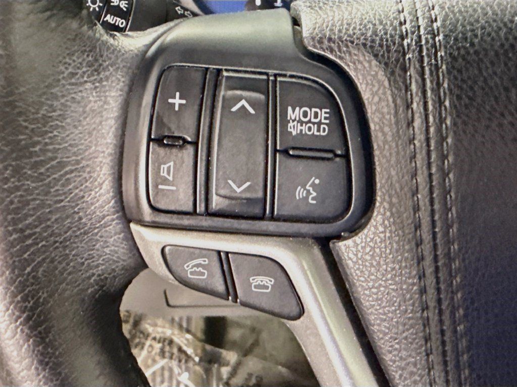 Used 2017 Toyota Sienna XLE w/ XLE Navigation Package FWD image 13