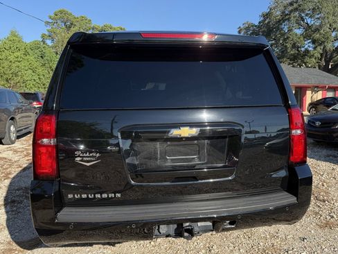 Used 2019 Chevrolet Suburban LT image 6