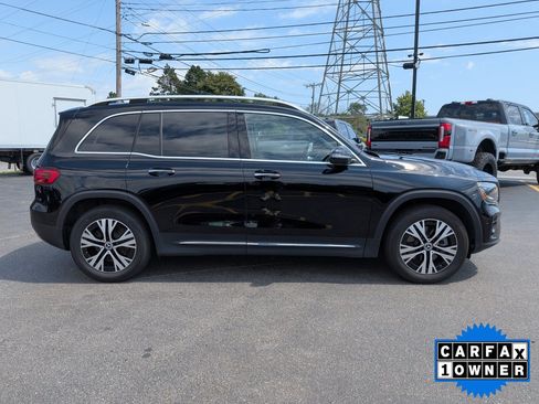 Used 2025 Mercedes-Benz GLB 250 4MATIC image 3