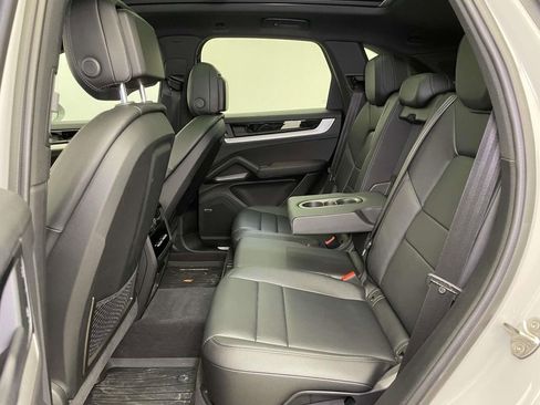 Used 2025 Porsche Cayenne S image 19