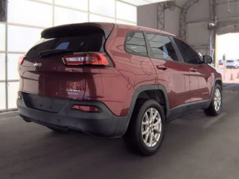 Used 2015 Jeep Cherokee Sport FWD image 2