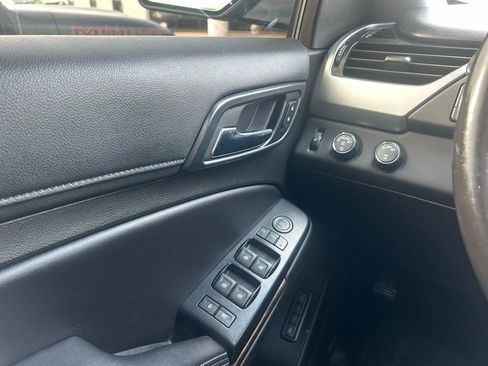 Used 2018 Chevrolet Tahoe LT w/ LT Signature Package image 9
