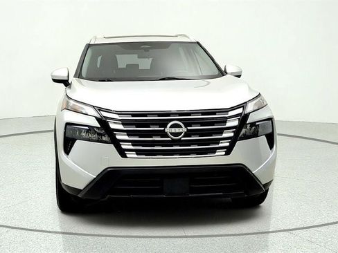 Used 2025 Nissan Rogue SV w/ SV Premium Package FWD image 2