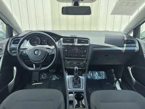 Used 2019 Volkswagen e-Golf SE w/ Driver Assistance Package FWD image 11