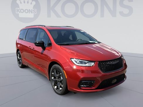 New 2026 Chrysler Pacifica Limited w/ S Appearance Package image 10