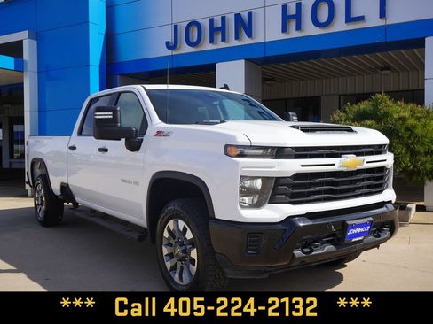 Used 2025 Chevrolet Silverado 2500 Custom w/ Custom Value Package AWD/4WD image 2