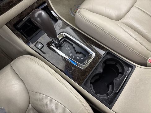 Used 2008 Cadillac DTS w/ Sun And Sound Package FWD image 29