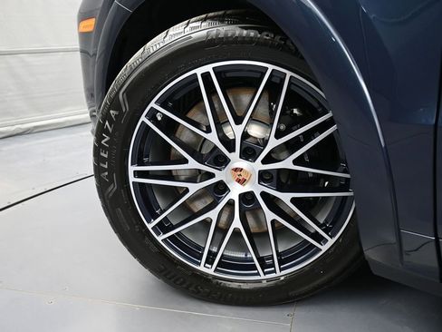 New 2026 Porsche Cayenne GTS AWD/4WD image 13