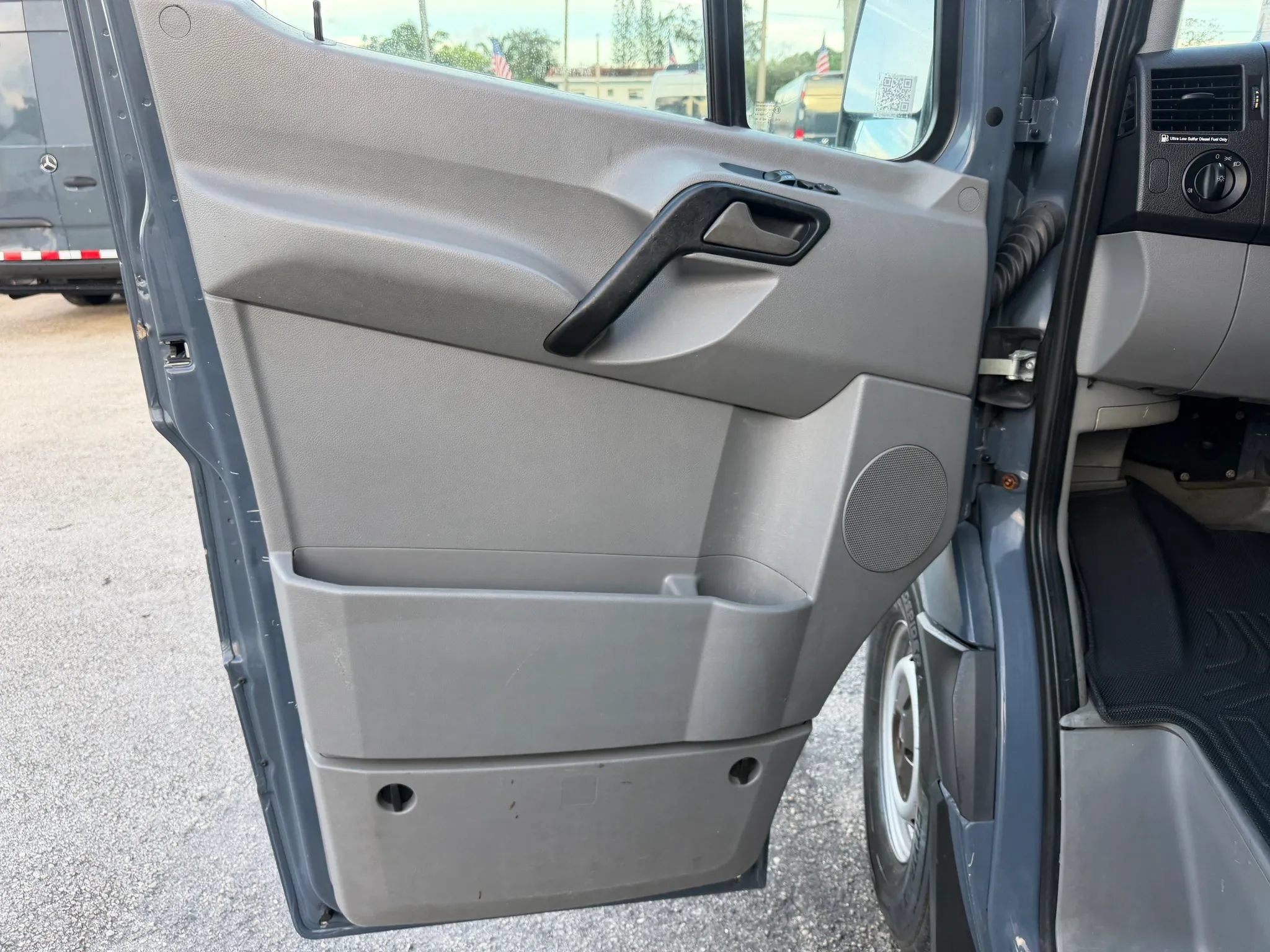 Used 2018 Mercedes-Benz Sprinter 2500 image 10